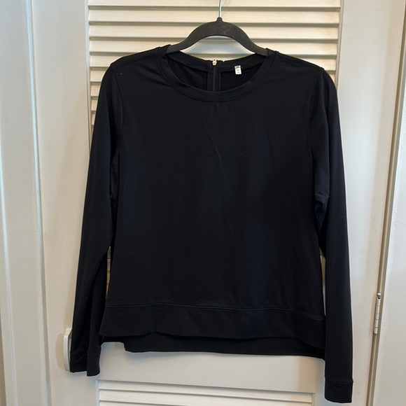lululemon athletica Tops - Lululemon cute black hi lo long sleeve top. Size 10